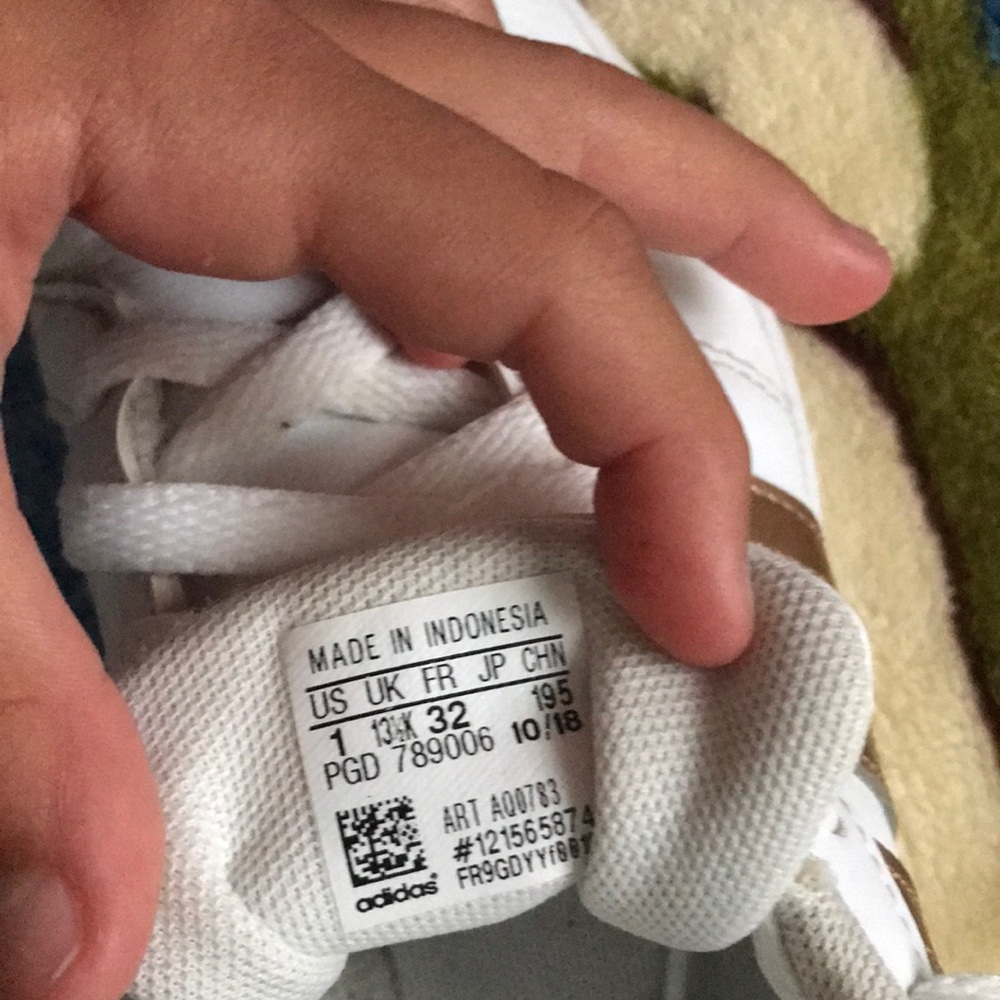 Adidas shoes - Picture 7 of 8